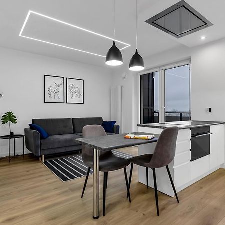 12Th Floor Wola Modern Apartment وارسو المظهر الخارجي الصورة